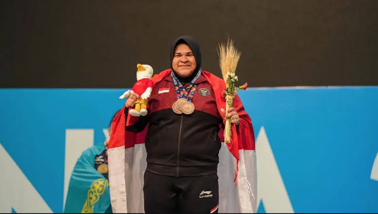 Atlet Angkat Besi Indonesia